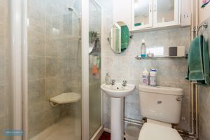 En-suite- click for photo gallery